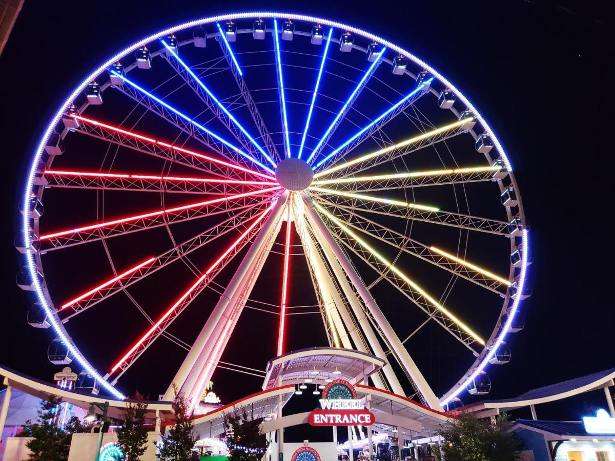 Always Kiss Me Goodnight- Hot Tub, You Get 1089 Of Free Area Attraction Tickets For Each Paid Day! Pigeon Forge Exterior foto