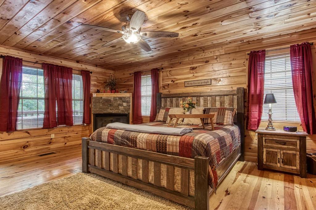 Always Kiss Me Goodnight- Hot Tub, You Get 1089 Of Free Area Attraction Tickets For Each Paid Day! Pigeon Forge Exterior foto